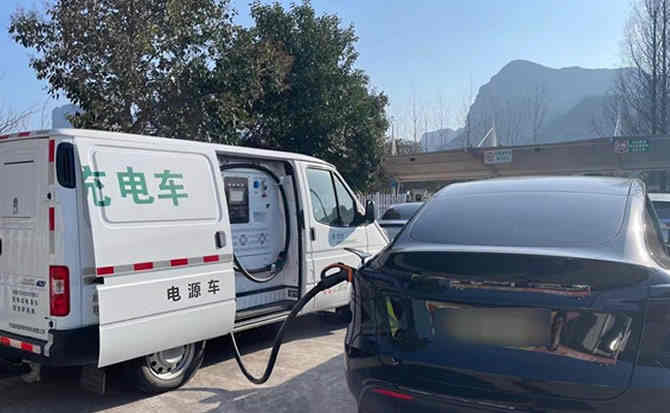 兴海汽车搭电